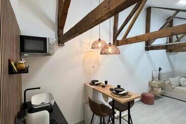 تختخواب و صبحانه Suites Chic Cozy