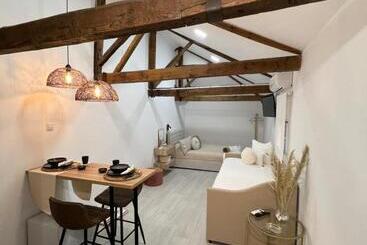 تختخواب و صبحانه Suites Chic Cozy