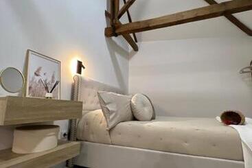 تختخواب و صبحانه Suites Chic Cozy