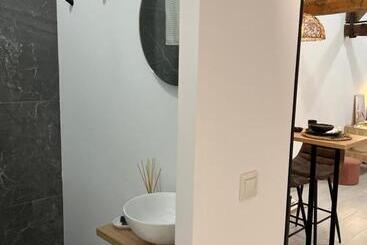 تختخواب و صبحانه Suites Chic Cozy