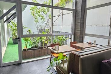 تختخواب و صبحانه Via Renata Panglima Polim