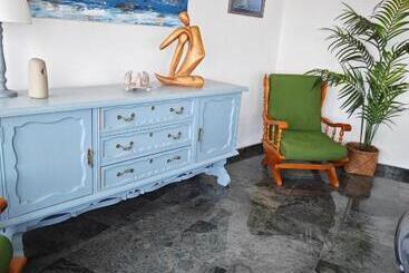 تختخواب و صبحانه Villa Gonzalez Sea Views