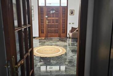 تختخواب و صبحانه Villa Gonzalez Sea Views