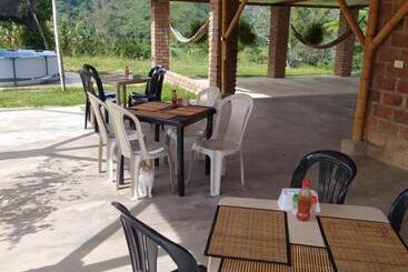 هتل Altos Del Reposo Casa Campestre