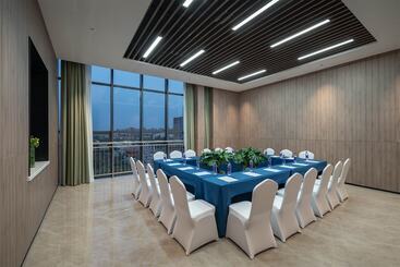 هتل Holiday Inn Express Yinchuan Yuehai