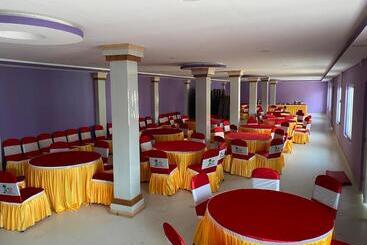 هتل Kavya Inn