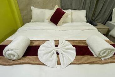 هتل Kavya Inn