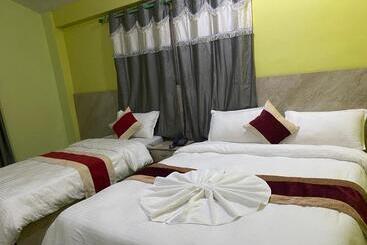 هتل Kavya Inn