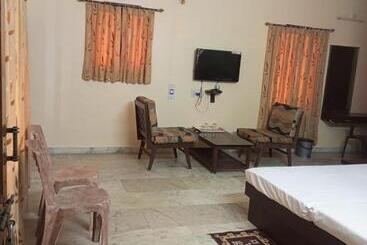 هتل Madhur Residency