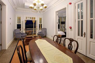 هتل Mansion Miliá