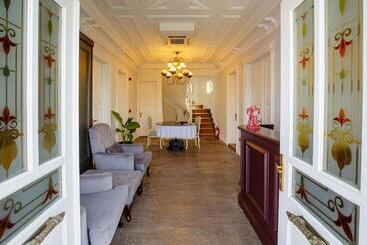 هتل Mansion Miliá