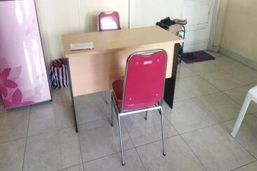 هتل Oyo 93088 Celine Home Syariah