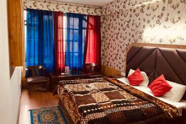فندق Sandhu Farm House