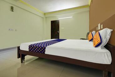 هتل Spot On Ummis Residency