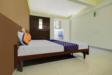 هتل Spot On Ummis Residency