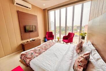 酒店 The Pearl, Zirakpur   A Luxury Family