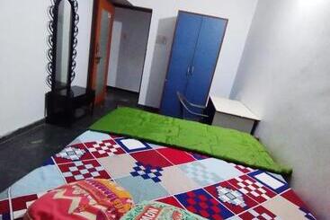 پانسیون Mantrastays