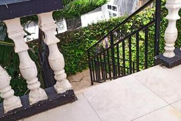 پانسیون Veronica House
