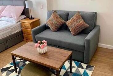 Serene And Stylish Studio In Cebu Business Park