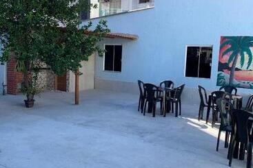 هاستل Aloha Suites