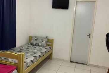 هاستل Aloha Suites