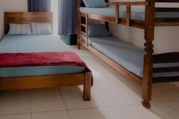 هاستل Aloha Suites
