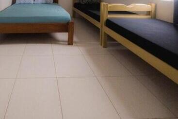 هاستل Aloha Suites