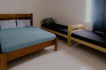 هاستل Aloha Suites