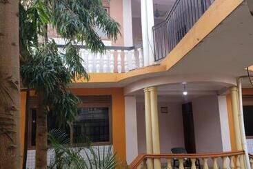 تختخواب و صبحانه Amen Guest House And Ethiopian Restaurant