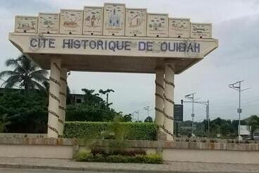تختخواب و صبحانه Au Coeur De La Ville Historique De Ouidah