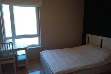 تختخواب و صبحانه Charming Room With Furnishings & Free Parking