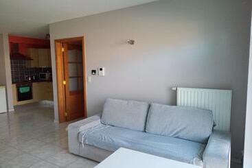 تختخواب و صبحانه Charming Room With Furnishings & Free Parking
