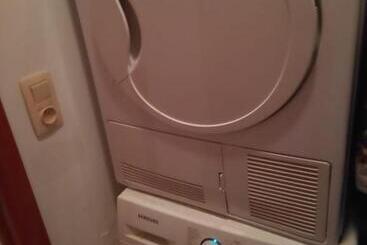 تختخواب و صبحانه Charming Room With Furnishings & Free Parking