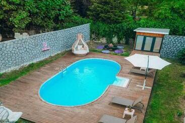 تختخواب و صبحانه Eksado Resort