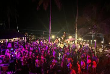 هتل Beach Life Palomino & Beach Club
