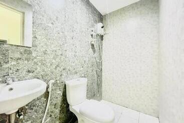 هتل Oyo 1008 Armond Bed And Breakfast