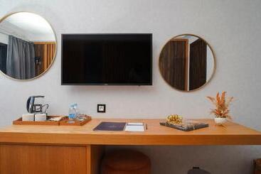 هتل Razane Hôtel