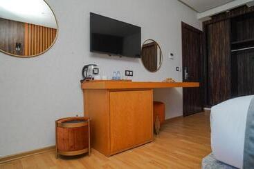 هتل Razane Hôtel