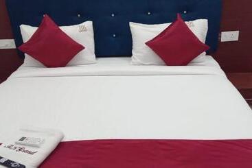 هتل Rk Grand Luxury Acs