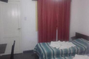 هتل Solanas Family House