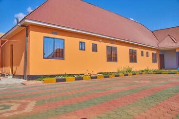 پانسیون Gwandu Lodge
