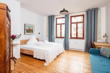 پانسیون Künstlerzimmer Im Kulturhaus Häselburg