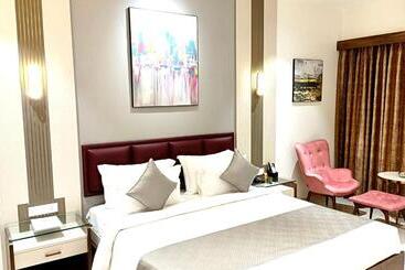 Pushpak Hotel & Convention