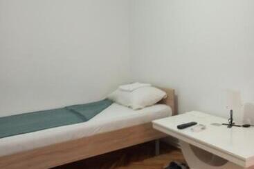 هاستل Airport Md Rooms 2