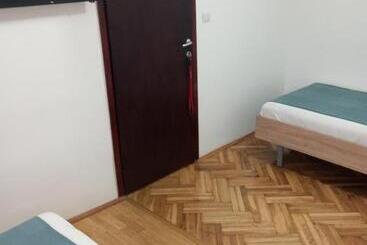 هاستل Airport Md Rooms 2