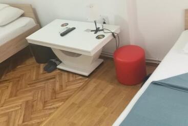هاستل Airport Md Rooms 2