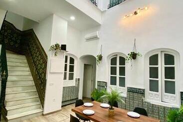 هاستل Triana Riverside