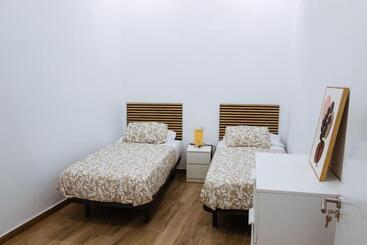 هاستل Triana Riverside