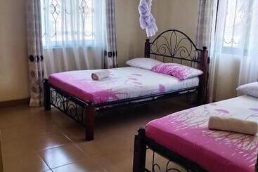 تختخواب و صبحانه Bamburi Lakeview