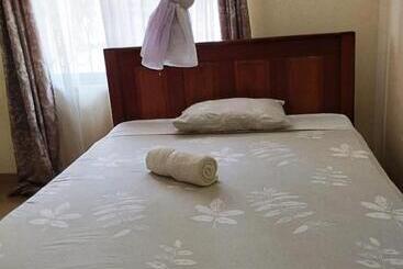 تختخواب و صبحانه Bamburi Lakeview
